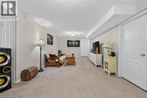 24 Kenyon Crescent Grimsby ON L3M 5S4