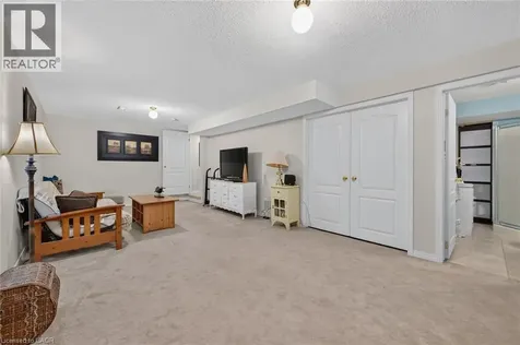 24 Kenyon Crescent Grimsby ON L3M 5S4