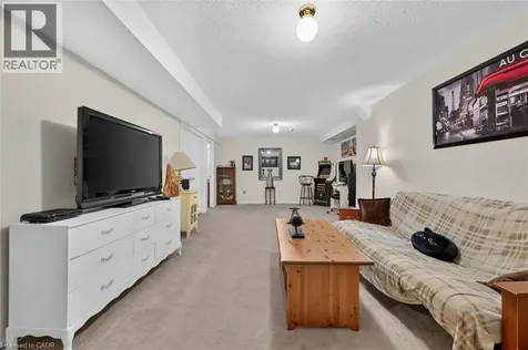 24 Kenyon Crescent Grimsby ON L3M 5S4