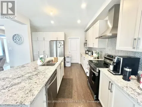 1042 Parabolica Way Ottawa ON K2T 0R1