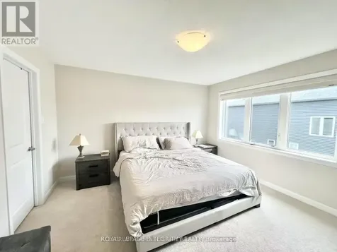 1042 Parabolica Way Ottawa ON K2T 0R1