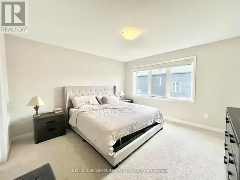 1042 Parabolica Way Ottawa ON K2T 0R1