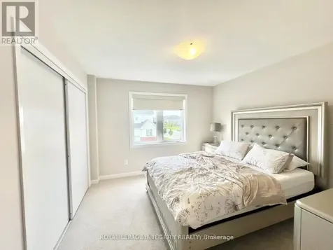 1042 Parabolica Way Ottawa ON K2T 0R1