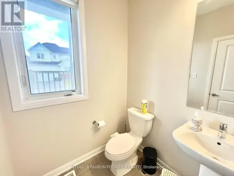 1042 Parabolica Way Ottawa ON K2T 0R1