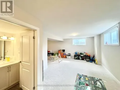 1042 Parabolica Way Ottawa ON K2T 0R1