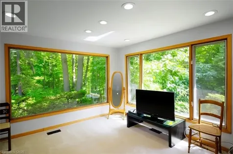 560 Crane Court Burlington ON L7P 4Y8