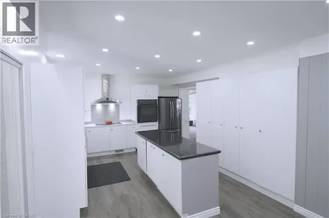 560 Crane Court Burlington ON L7P 4Y8