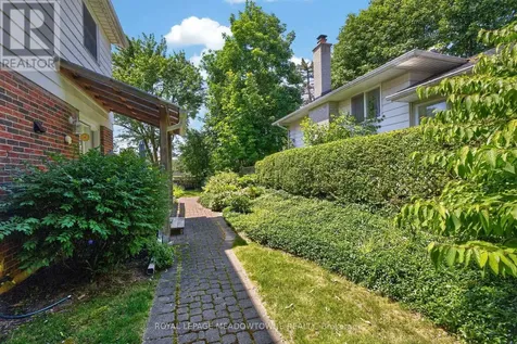 377 Delrex Boulevard Halton Hills (georgetown) ON L7G 4H6