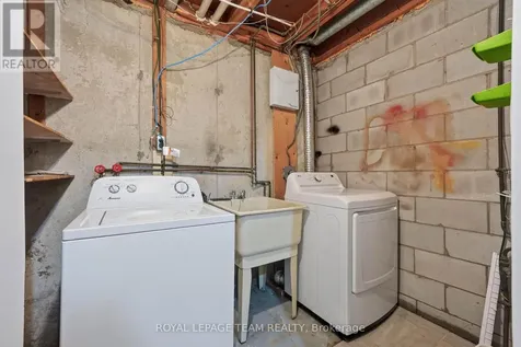 64 Mulvagh Avenue Ottawa ON K2E 6M6