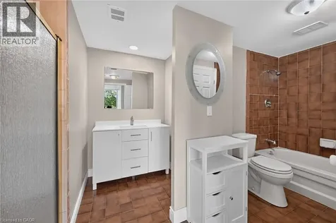 40 Harrisford Street Hamilton ON L8K 6N1