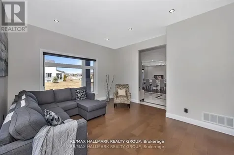 595 Shoreway Drive Ottawa ON K4P 0G3