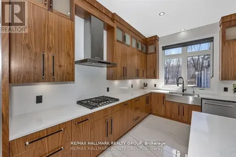 595 Shoreway Drive Ottawa ON K4P 0G3