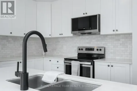 168 Pictou Crescent Ottawa ON K4A 0R2