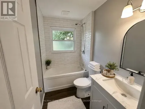 890 Hollands Avenue Sarnia ON N7S 3C1