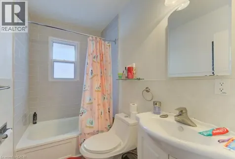 109 Eton Drive Kitchener ON N2B 1N1