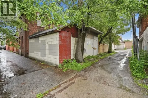 721 Barton Street East Hamilton ON L8L 3A7