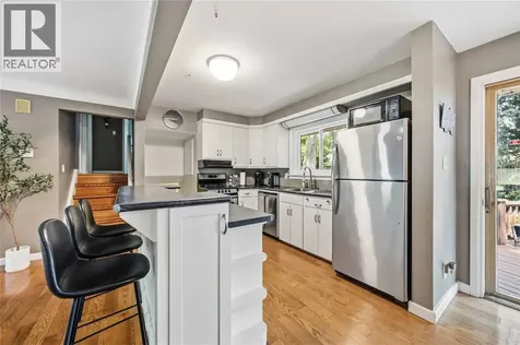 1220 Ridgewood Drive Sarnia ON N7V 3R1