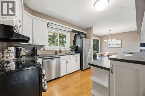 1220 Ridgewood Drive Sarnia ON N7V 3R1