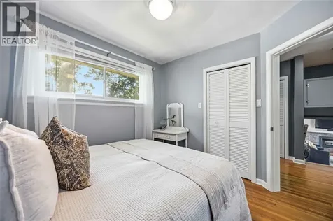 1220 Ridgewood Drive Sarnia ON N7V 3R1
