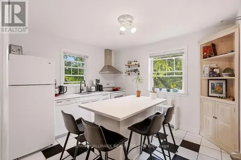 34 Lavergne Street Ottawa ON K1L 5G3