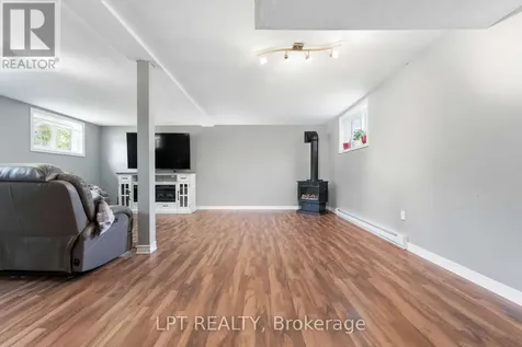34 Fringewood Drive Ottawa ON K2S 1V1