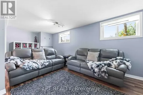 34 Fringewood Drive Ottawa ON K2S 1V1