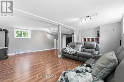 34 Fringewood Drive Ottawa ON K2S 1V1
