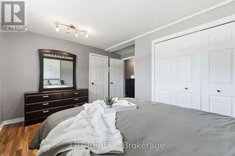 34 Fringewood Drive Ottawa ON K2S 1V1