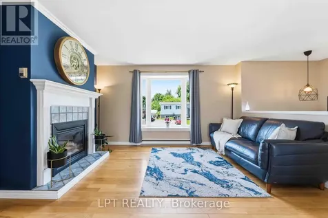 34 Fringewood Drive Ottawa ON K2S 1V1