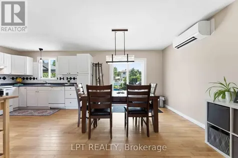 34 Fringewood Drive Ottawa ON K2S 1V1