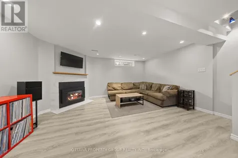 13 Bentbrook Crescent Ottawa ON K2J 3X9