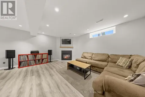 13 Bentbrook Crescent Ottawa ON K2J 3X9