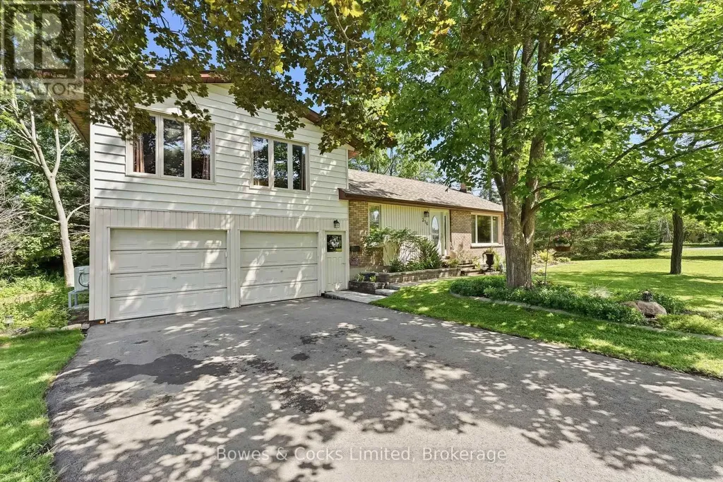 316 Leon Avenue Selwyn ON K9L 1M1
