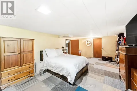 316 Leon Avenue Selwyn ON K9L 1M1