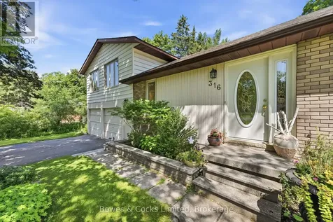 316 Leon Avenue Selwyn ON K9L 1M1