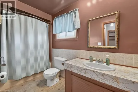 5 Hugo Court Hamilton ON L9C 4Y8