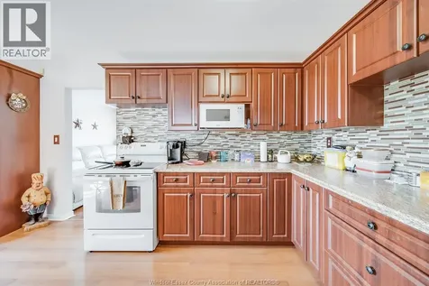 5122 Colbourne Drive Windsor ON N8T 1T8