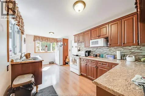 5122 Colbourne Drive Windsor ON N8T 1T8