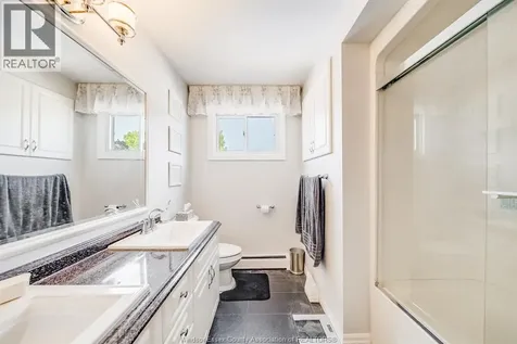 5122 Colbourne Drive Windsor ON N8T 1T8