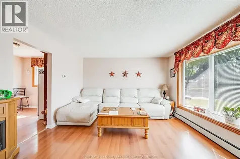 5122 Colbourne Drive Windsor ON N8T 1T8