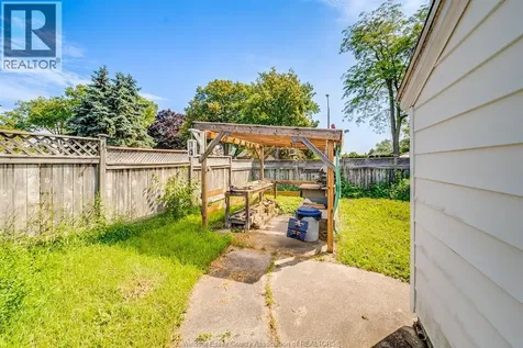 5122 Colbourne Drive Windsor ON N8T 1T8