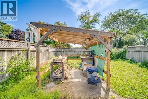 5122 Colbourne Drive Windsor ON N8T 1T8