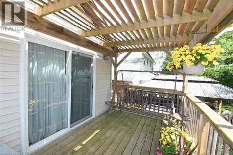 32 Mcmaster Drive Caledonia ON N3W 1H5