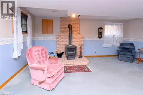 32 Mcmaster Drive Caledonia ON N3W 1H5