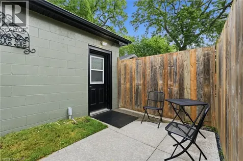 5196 Fourth Avenue Niagara Falls ON L2E 1P4