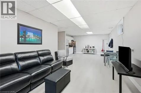 5196 Fourth Avenue Niagara Falls ON L2E 1P4