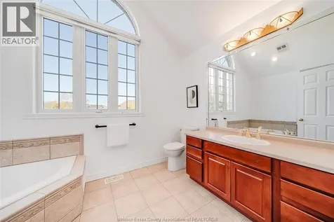 5023 Southwood Lakes Boulevard Windsor ON N9G 2Y1
