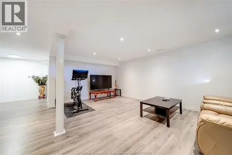 5023 Southwood Lakes Boulevard Windsor ON N9G 2Y1