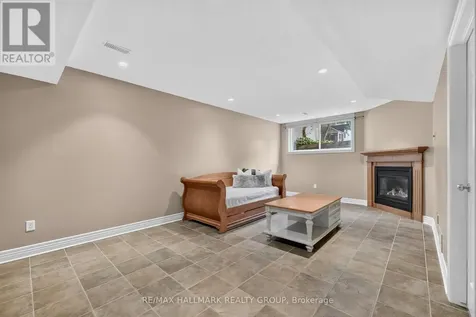 615 Aquaview Drive Ottawa ON K4A 4W1