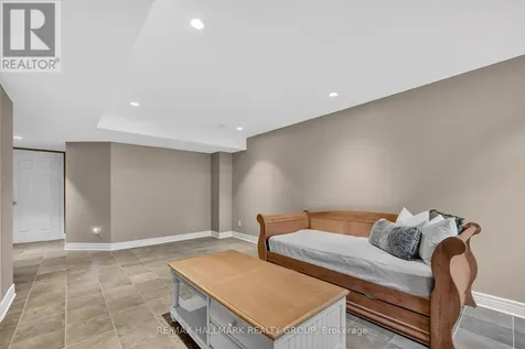 615 Aquaview Drive Ottawa ON K4A 4W1